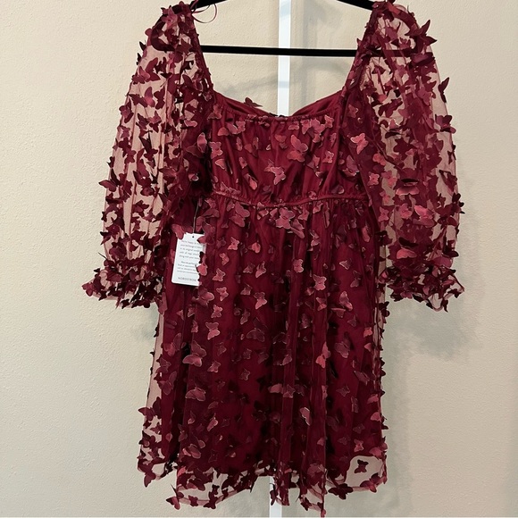 Kenedik Burgundy Dress with Butterfly Appliqué - Picture 5 of 6